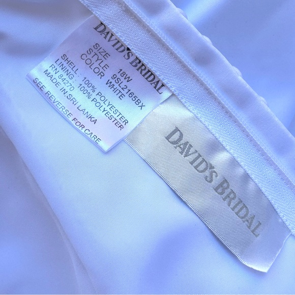 David’s Bridal Satin Wedding Dress A-line Plus Size Beading Cap Sleeve Train 18W - Picture 11 of 15